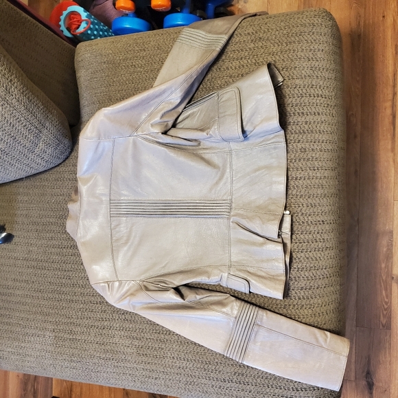 Danier leather jacket - Picture 3 of 5